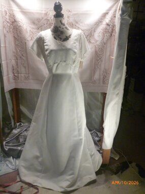 Mon Cheri wedding gown